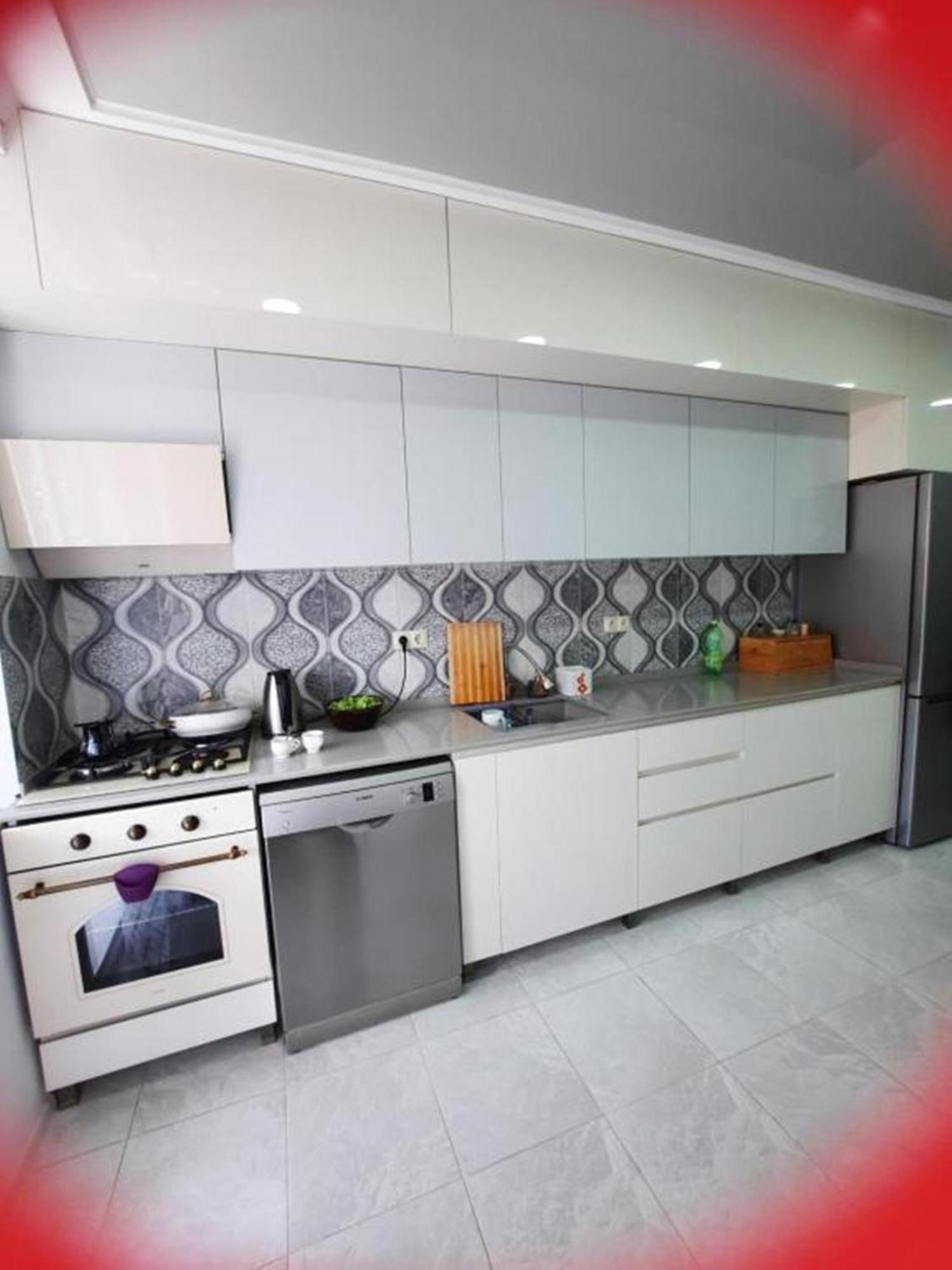 Apartment Desi With Sea View On The Beach In Batumi Exterior foto