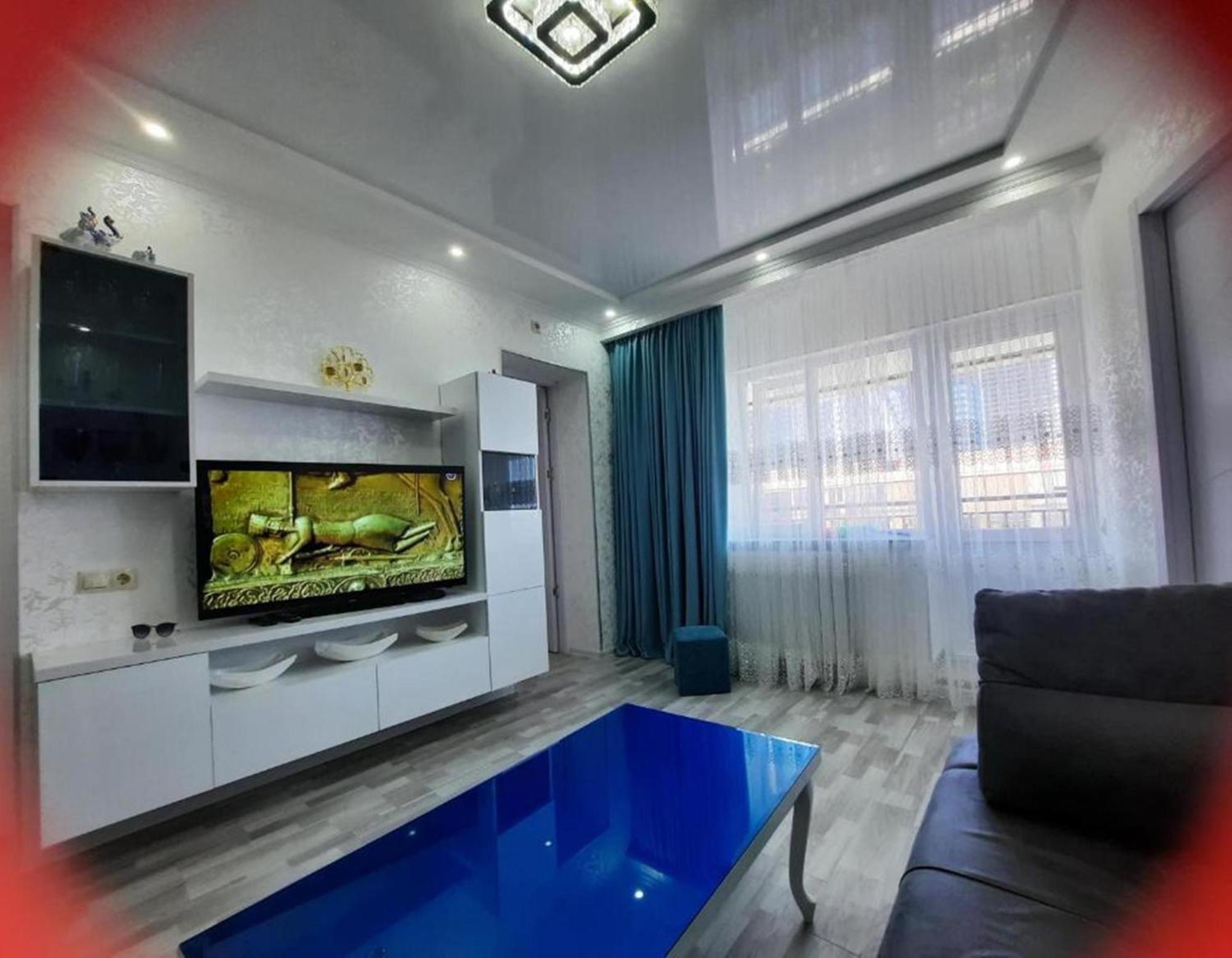 Apartment Desi With Sea View On The Beach In Batumi Exterior foto